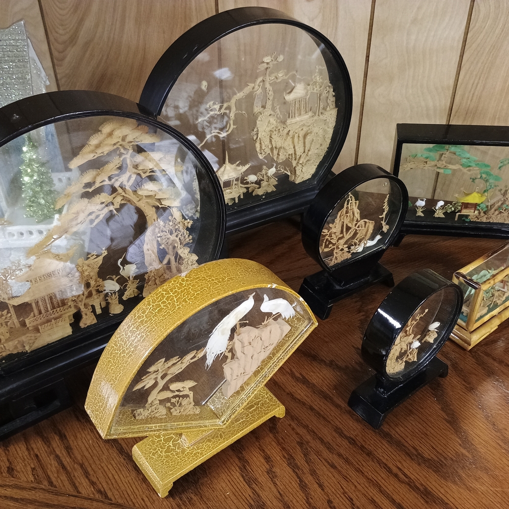 Elegant Black and Gold Decorative Art Pieces